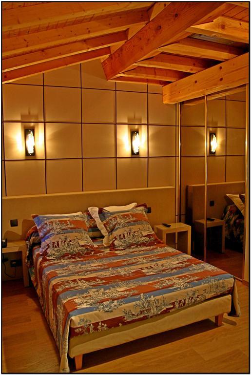 Hotel Les Ecuries De La Tour Mondonville Habitación foto